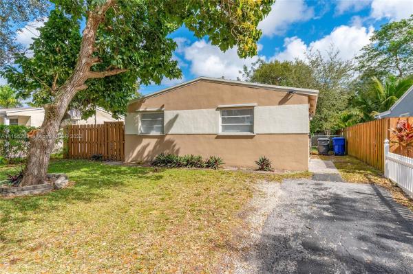 Hollywood Suburbs, 1321 N 64th Ave, Hollywood, Florida 33024, image 2