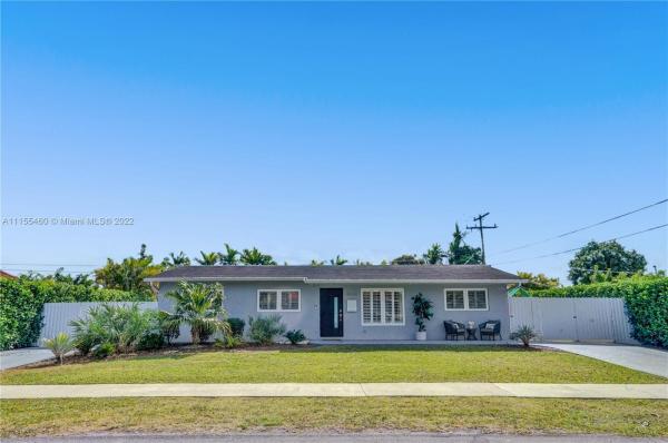Heftler Homes, 10330 SW 51st St, Westwood Lakes, Florida 33165, image 2