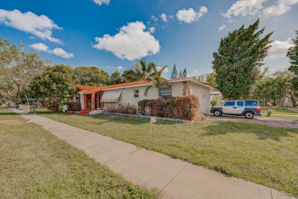 Country Club Estates, 1101 Oakwood Dr, Miami Springs, Florida 33166, image 2