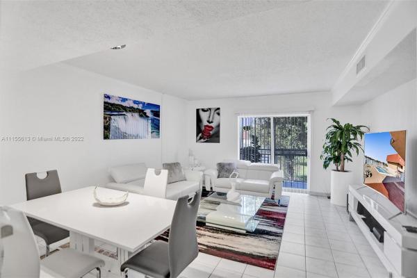 Laguna Club East, 240 NW 107th Ave #203, Fountainebleau, Florida 33172, image 1