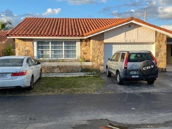Tamiami Lakes, 953 SW 136th Pl, Tamiami, Florida 33184, image 2