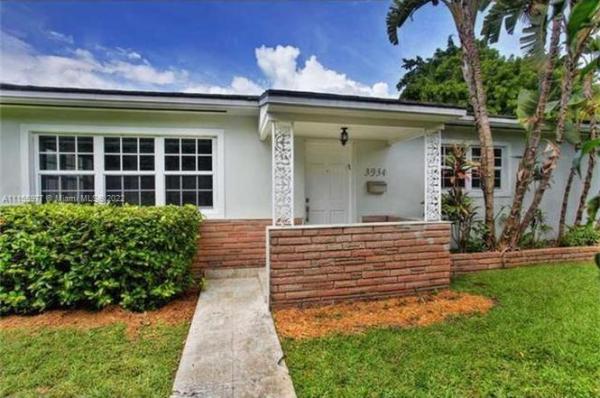 Coral Gables Country Club, 3934 Riviera Dr, Coral Gables, Florida 33134, image 2