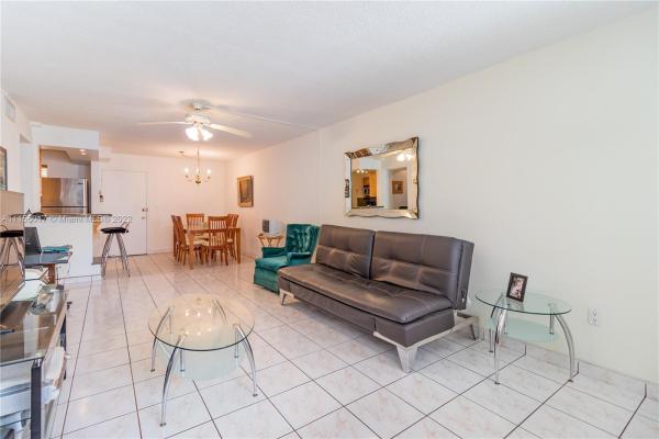 Penn Terrace Towers, 730 Pennsylvania Ave #307, Miami Beach, Florida 33139, image 2