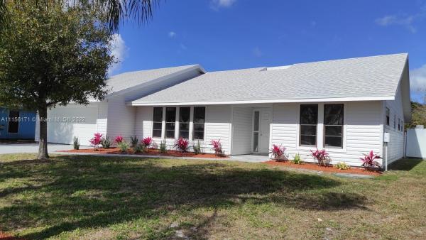 333 NE Greenbrier Ave, Florida 34983, image 2