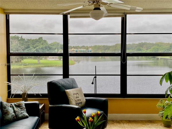 Whitehall Of Pine Island Ridge, 1532 Whitehall Dr #302, Davie, Florida 33324, image 2