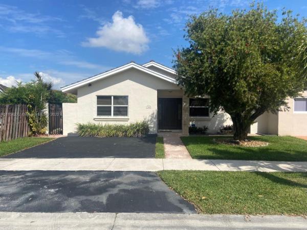 Lisboa Homes, Tamiami, Florida 33175, image 2