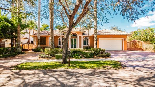 Royal Oaks, 16980 NW 86th Ct, Miami Lakes, Florida 33016, image 2