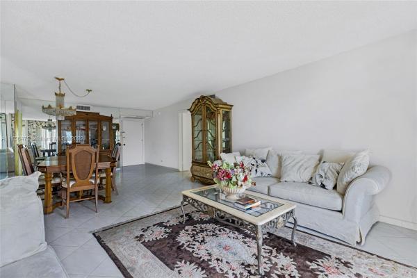 Maison Grande, 6039 Collins Ave #933, Miami Beach, Florida 33140, image 2