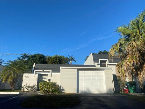 Country Club Of Miami Fairway Townhouses, 19256 Bobolink Dr, Hialeah, Florida 33015, image 1