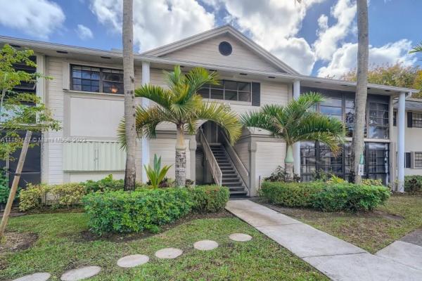 925 NE 199th St #205, Ives Estates, Florida 33179, image 2