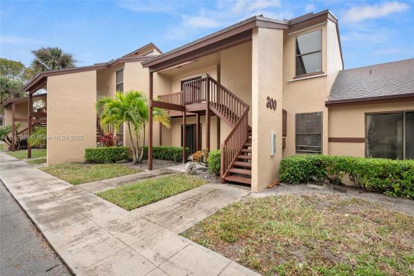 The Trails At Royal Palm Beach, 306 E Lakeview Dr E #6, Royal Palm Beach, Florida 33411, image 2