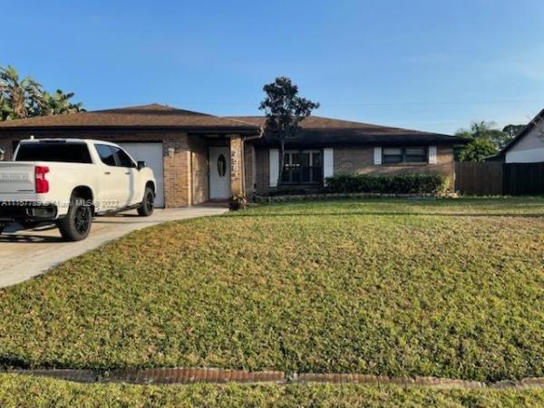 756 SE Albatross Ave, Florida 34983, image 2