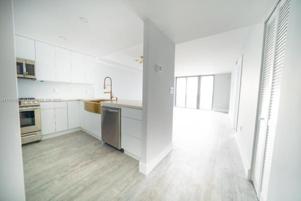 Arlen Beach, 5701 Collins Ave #1607, Miami Beach, Florida 33140, image 2