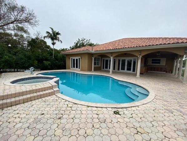 Country Club Estates, 1031 Hunting Lodge Dr, Miami Springs, Florida 33166, image 2