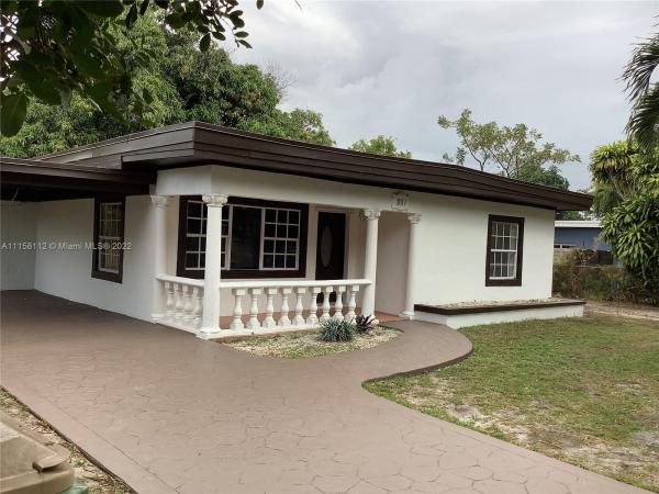 Irons Manor High Pine, 861 NE 139th St, North Miami, Florida 33161, image 2
