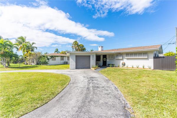 South Coral Homes, 9571 Martinique Dr, Cutler Bay, Florida 33189, image 2