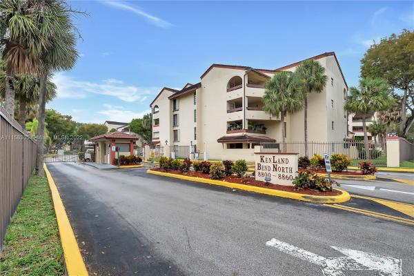 Kenland Bend North, 8850 SW 123rd Ct #401, The Crossings, Florida 33186, image 2