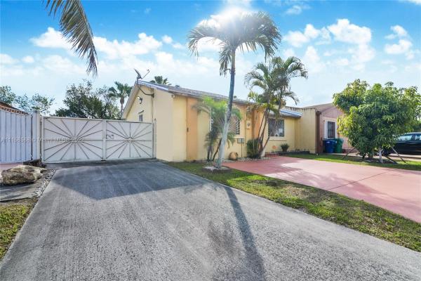 Lakes Of Acadia, 19821 NW 52nd Ct, Miami Gardens, Florida 33055, image 2