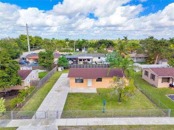 Camelot, 15621 SW 297th St, Leisure City, Florida 33033, image 2
