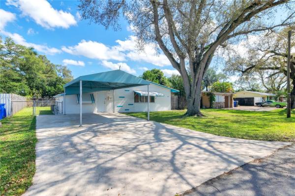 Fleetwood Manor, 1331 N 65th Ter, Hollywood, Florida 33024, image 2