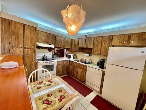 Villas At Carriage Hills, 200 Gate Rd #202, Hollywood, Florida 33024, image 2