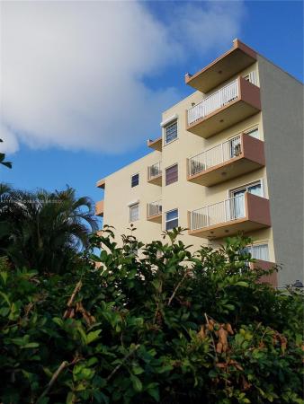 La Canadienne, North Miami Beach, Florida 33160, image 2