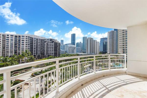 Three Tequesta Point, 848 Brickell Key Dr #903, Miami, Florida 33131, image 2