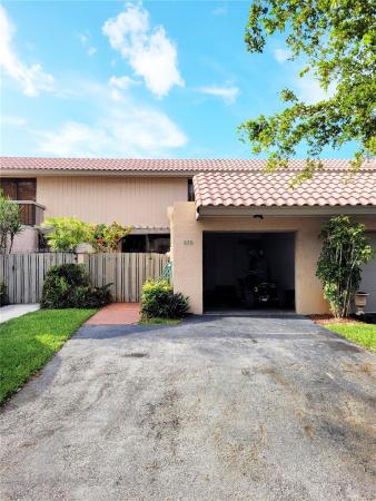 Golfwood, 679 NE 206th Ter, Ives Estates, Florida 33179, image 2