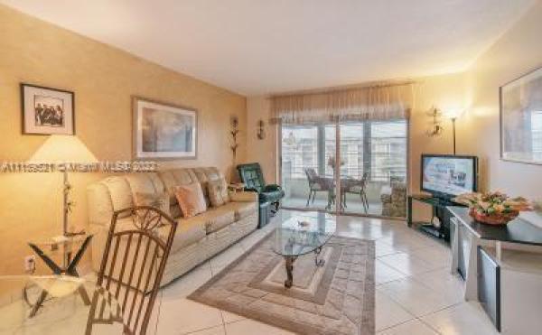 Lauderdale Oaks, 2881 NW 47th Ter #410, Lauderdale Lakes, Florida 33313, image 2