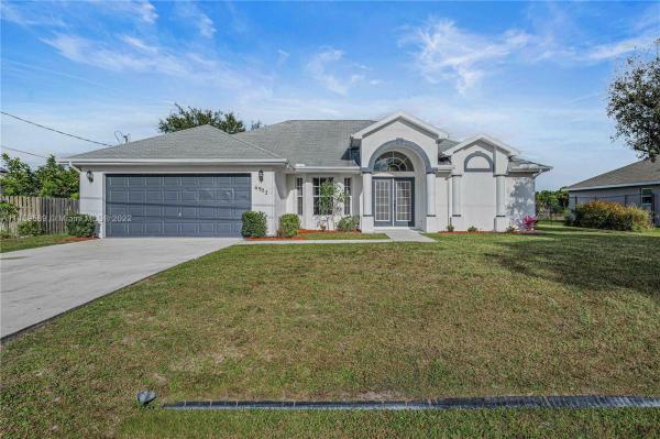 6902 NW Dorothy St, Florida 34983, image 2