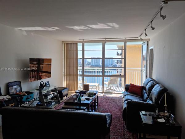 Winston Towers 500, 301 174 St #2310, Sunny Isles Beach, Florida 33160, image 2