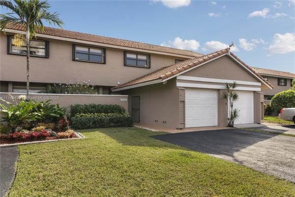Townhomes Of La Jolla, 11652 SW 91st Ter, Kendall, Florida 33176, image 2