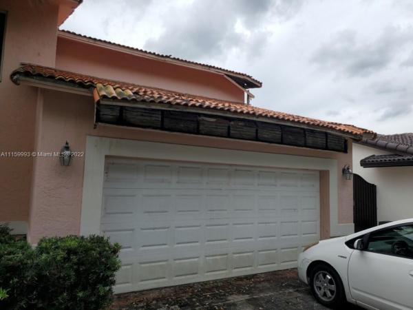 Royal Oaks, 8300 NW 166th Ter, Miami Lakes, Florida 33016, image 2