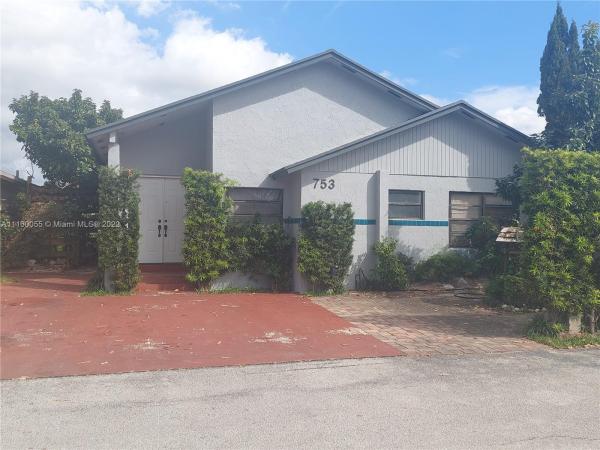 Les Chalets, 753 SW 101st Ct Cir, Fountainebleau, Florida 33174, image 2
