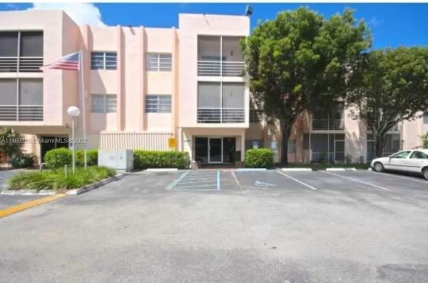 Palmetto Fairway, 15888 SW 95th Ave #124, Palmetto Estates, Florida 33157, image 2