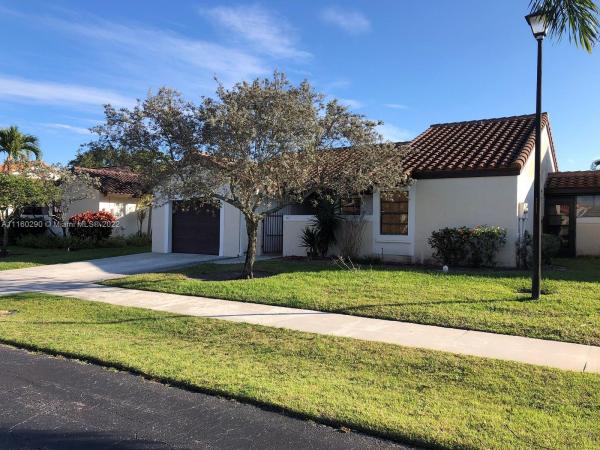 Columbia Square, 16 Columbia Ct, Deerfield Beach, Florida 33442, image 2