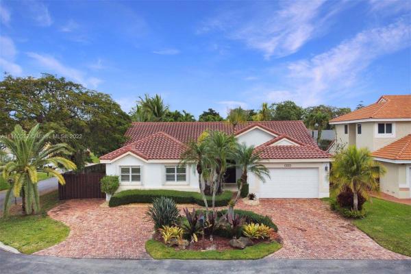 Lakes Of The Meadow, 15327 SW 55th Ter, Kendall West, Florida 33185, image 2