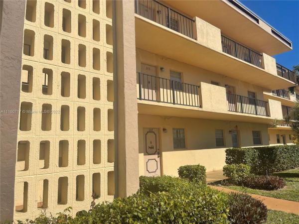 Berkley House Of Carriage Hills, 101 Berkley Rd #102, Hollywood, Florida 33024, image 1