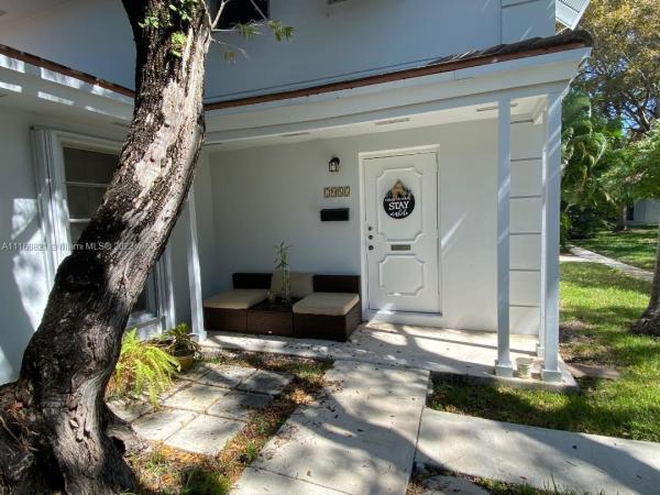 Camino Circle, 7935 Camino Cir #C-11, Glenvar Heights, Florida 33143, image 2