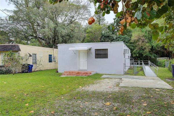 Fulfordale, 318 NE 169th St, North Miami Beach, Florida 33162, image 1
