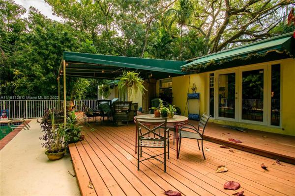 Sunshine Vistas, 4111 Raynolds Ave, Miami, Florida 33133, image 2