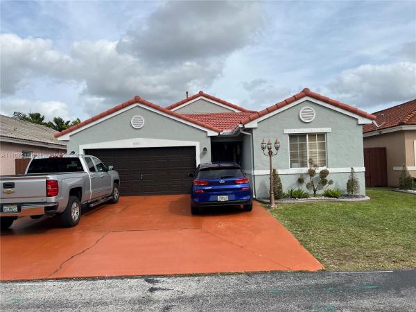 Lago Mar South, 8371 SW 157th Pl, Kendall, Florida 33193, image 2