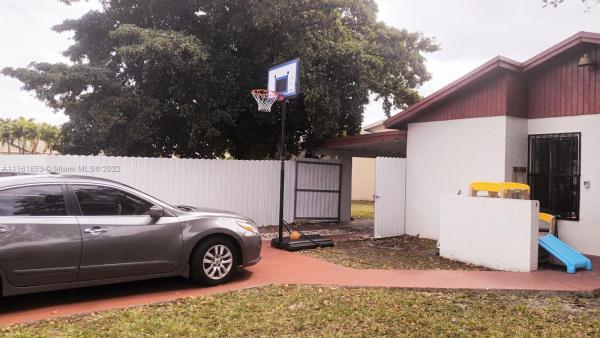 Lakes Of Acadia, 5410 NW 197th Ln, Miami Gardens, Florida 33055, image 2
