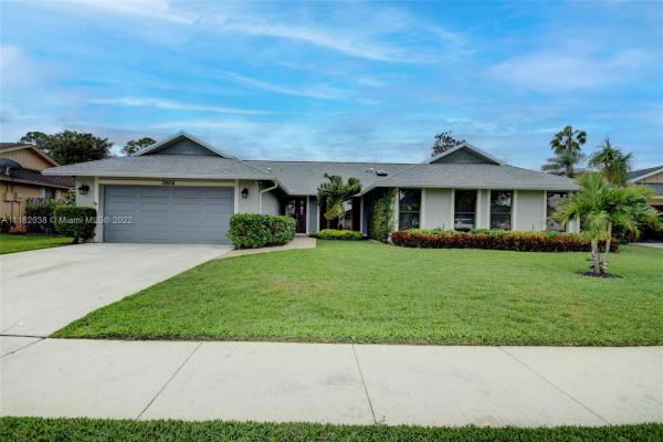 Sugar Pond Manor, 13604 Jonquil Pl, Wellington, Florida 33414, image 2