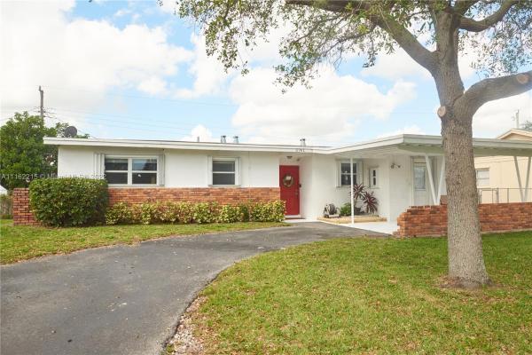 Silver Lake, 5741 SW 54th Ave, Davie, Florida 33314, image 1