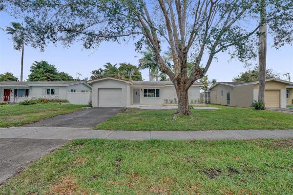 Hollywood Homesites High School, 1439 Harding St, Hollywood, Florida 33020, image 1