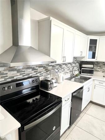 Bravura, 3301 N Country Club Dr #511, Aventura, Florida 33180, image 2