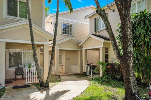 Villas Of Deerwood, 12240 SW 148th Ter, Three Lakes, Florida 33186, image 2