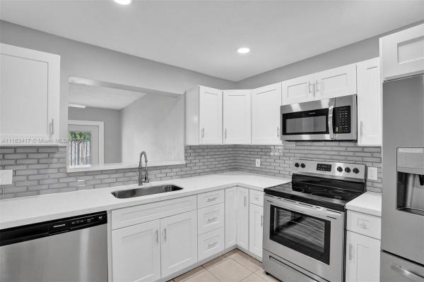 Windward Isle, 11661 NW 42nd St, Sunrise, Florida 33323, image 2