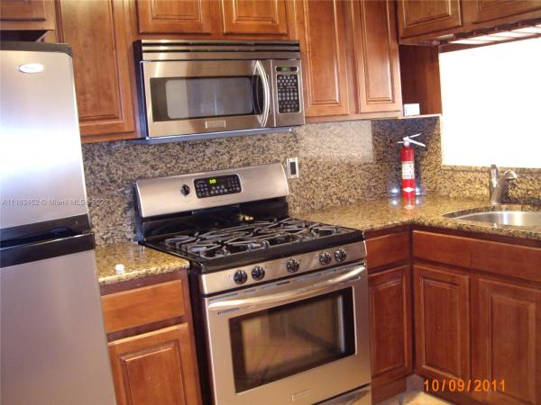 Villas Of Pinecrest, 6709 N Kendall Dr #219, Pinecrest, Florida 33156, image 2